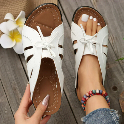 Orthopädische Wedgesandalen mit gewölbtem Knopf – Mirella