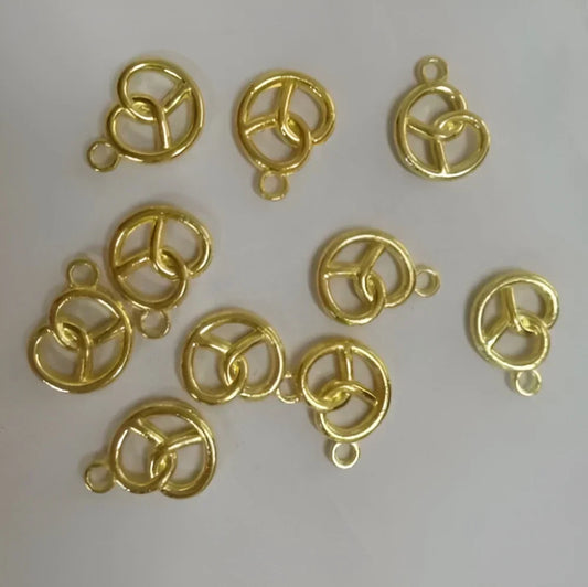 30 Stück Mini Brezel-Anhänger – BreznGlanz Charms Oktoberfest 2025