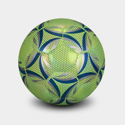 Leucht-Fußball mit Reflektionseffekt – Für Spielspaß bei Tag & Nacht
