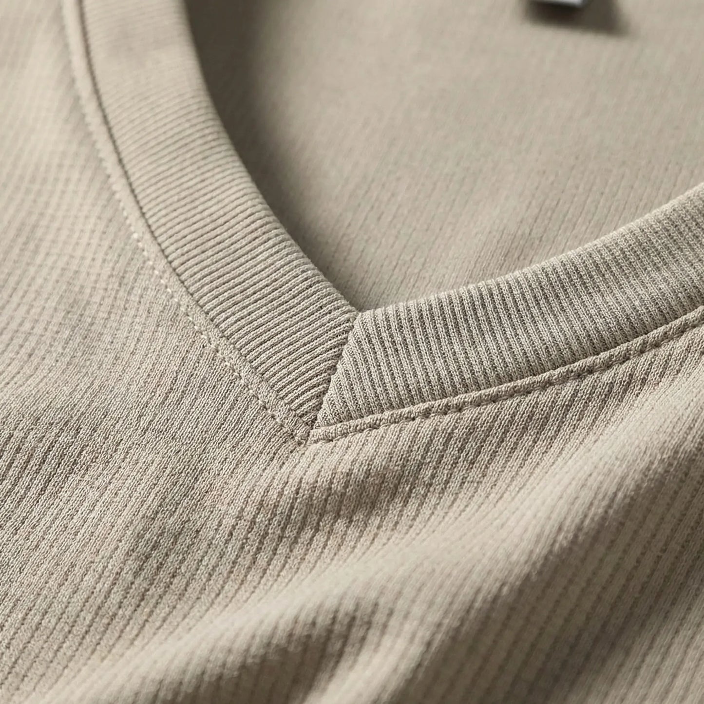 Sommerliches Herren T-Shirt Mit V-Ausschnitt - Melvin