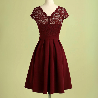 Burgunderrotes Spitzenkleid, knielang, mit kurzen Ärmeln, elegantes Abendkleid für Damen.