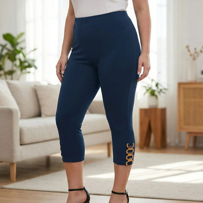 Wadenlange Caprihose in großen Größen mit Kettendetail - Kendra