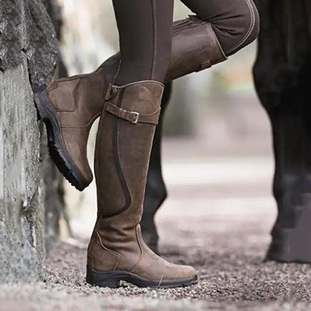 Orthopädische Stiefel mit Schnallendetails - Elena