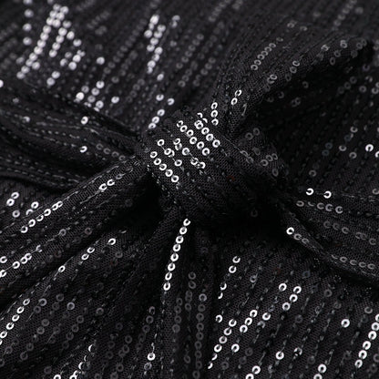 Schwarzes Paillettenkleid, Nahaufnahme, glänzend, elegant, Abendmode, festlich, Damenmode.