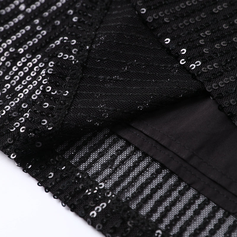 Schwarzes Paillettenkleid, Nahaufnahme, glänzend, festlich, elegantes Design, Damenmode.