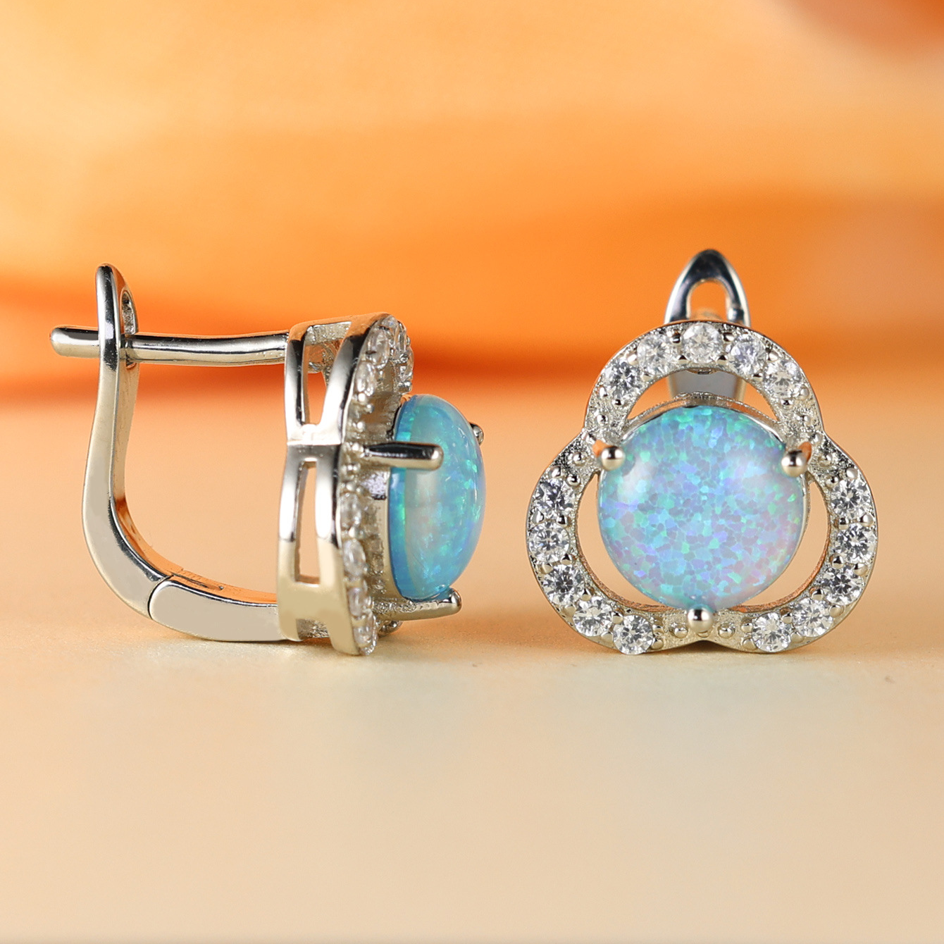 Weiße Opal- & Zirkonia-Kleeblatt-Ohrringe – Elena