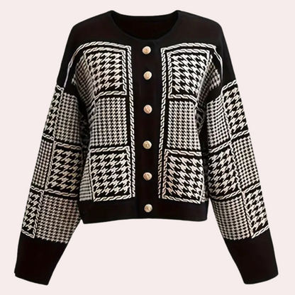 Schwarz-weiße Damen-Strickjacke mit Hahnentrittmuster und Knöpfen, modisch, elegant.