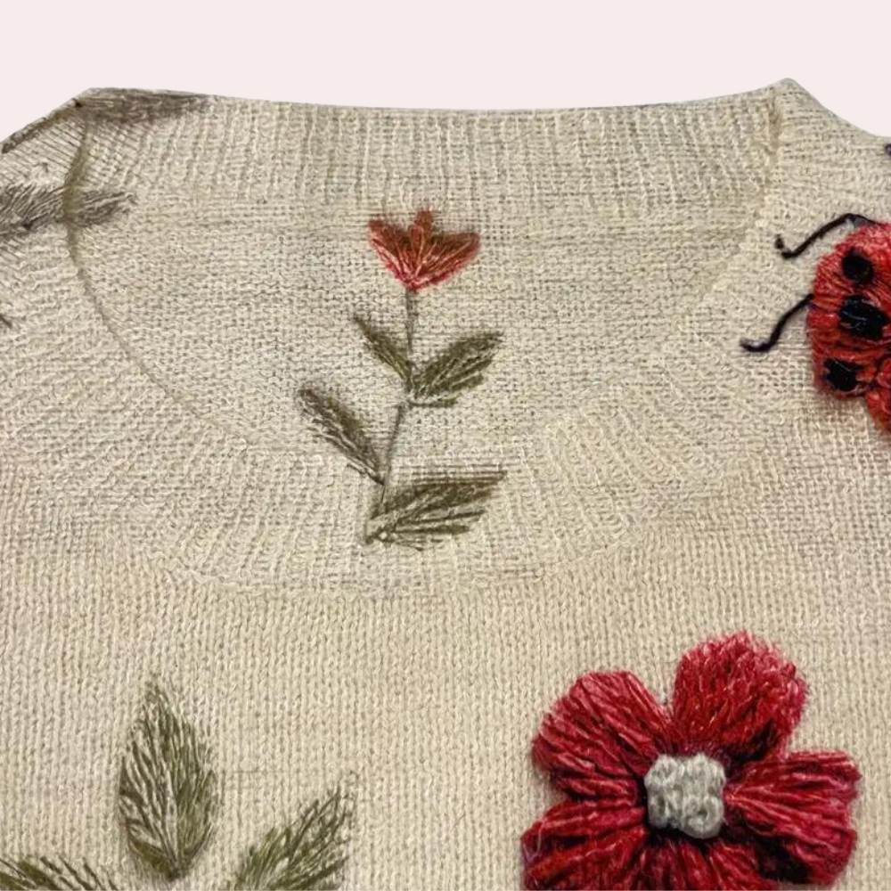 Beigefarbener Strickpullover mit Blumenstickerei und Marienkäfer-Detail, Damenmode.
