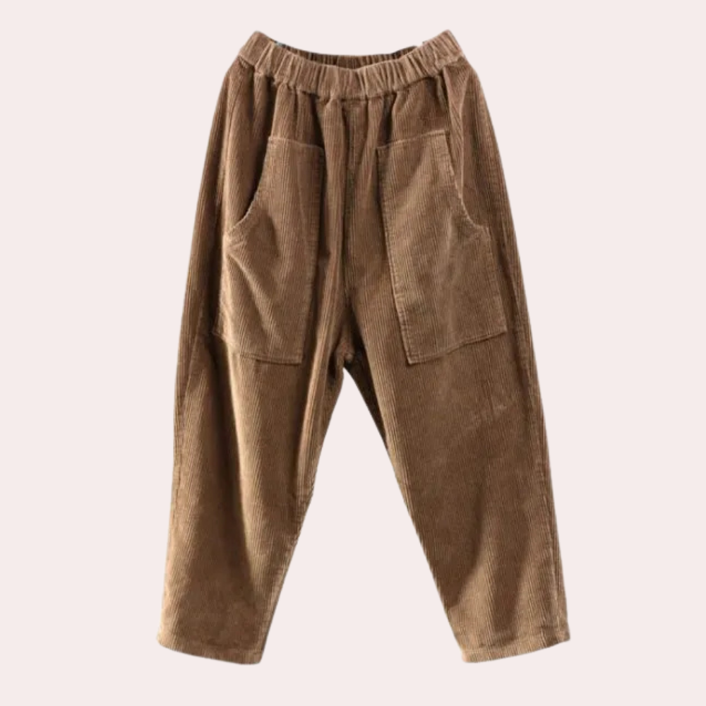 Braune Cordhose mit elastischem Bund und großen Taschen, lässige Damenmode, Herbstkleidung.