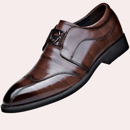 Brauner Lederschuh für Herren, elegantes Design, formeller Business-Look, Schnalle.