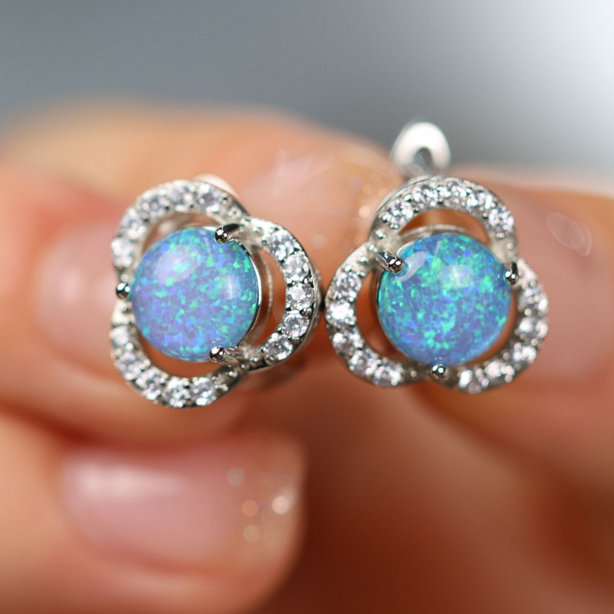 Weiße Opal- & Zirkonia-Kleeblatt-Ohrringe – Elena