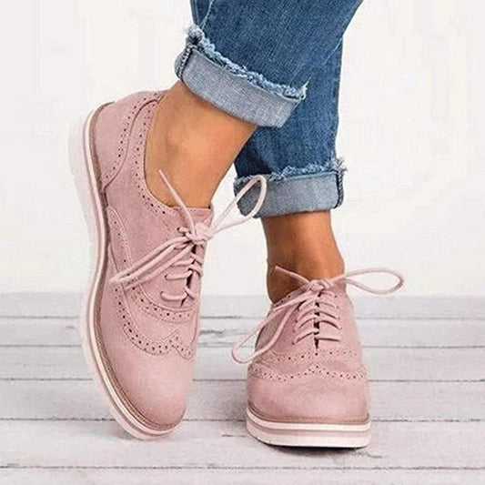 Damen Derby Schuhe aus Wildleder mit Broguedetails – Carisse