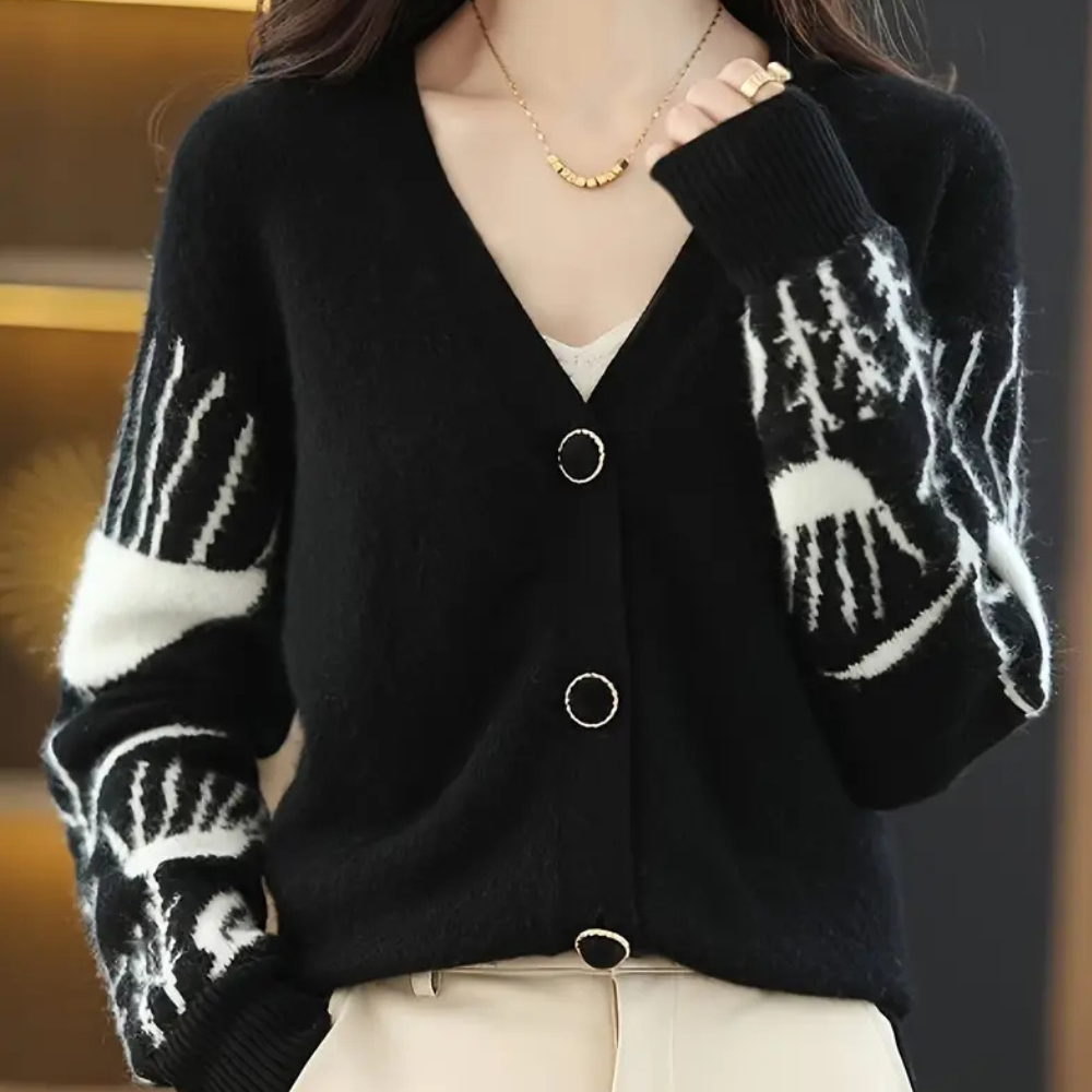 Damen Strickjacke schwarz mit Rentiermuster, V-Ausschnitt, Knöpfe, Wintermode, elegant.