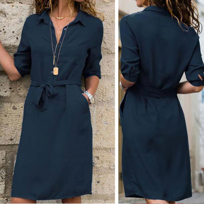 Dunkelblaues Hemdkleid Damen, elegant, knielang, mit Gürtel, Freizeitmode.