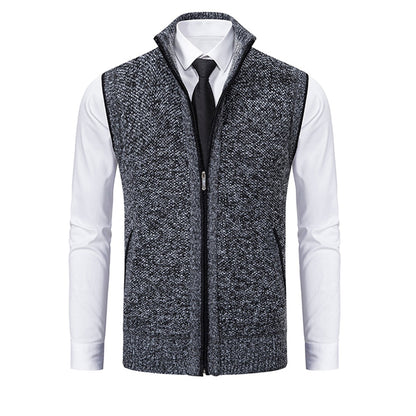 Dunkelgraue Strickweste mit Reißverschluss, Herrenmode, eleganter Stil, über Hemd und Krawatte.