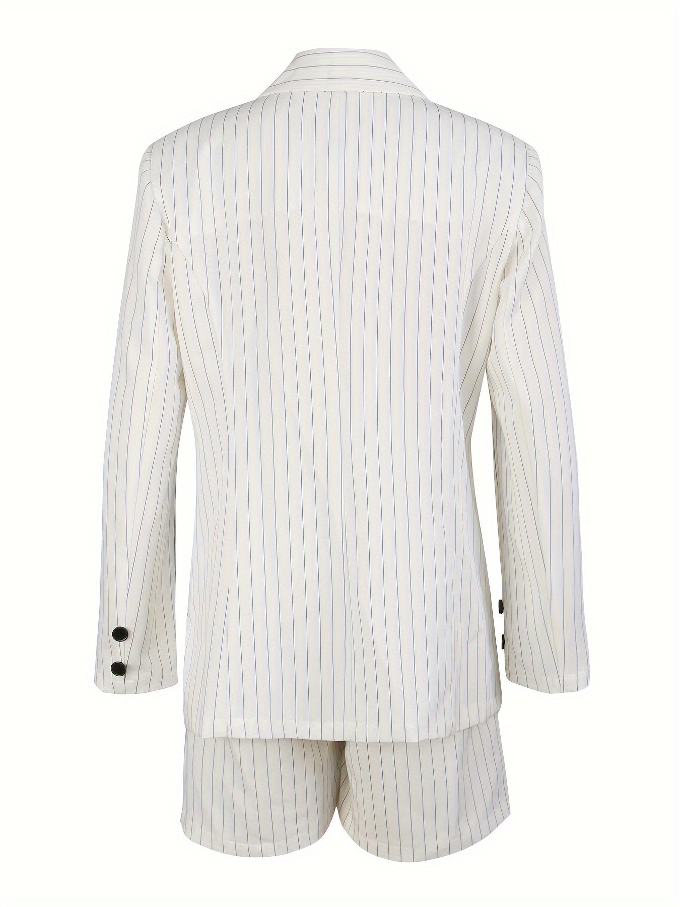 Weißer Nadelstreifenanzug mit Shorts, Herrenmode, elegantes Design, Rückansicht.
