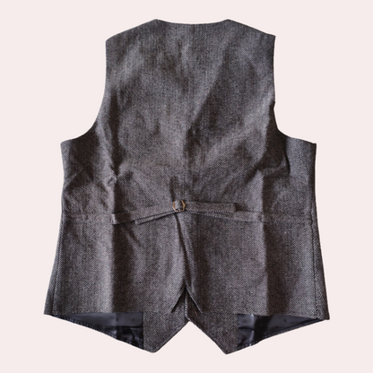 Graue Tweed-Weste aus Wolle, Rückansicht, verstellbarer Riegel, Herrenmode, elegant.