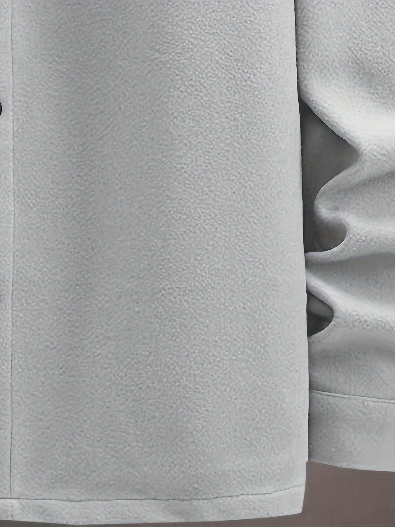 Graues Fleecehemd, weiches Material, Knopfleiste, langärmlig, modisch, warm, Herrenbekleidung.