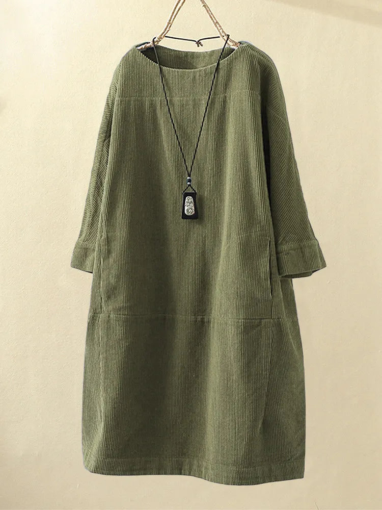 Grünes Cordkleid mit langen Ärmeln, lässiger Stil, Damenmode, Herbstkleidung.