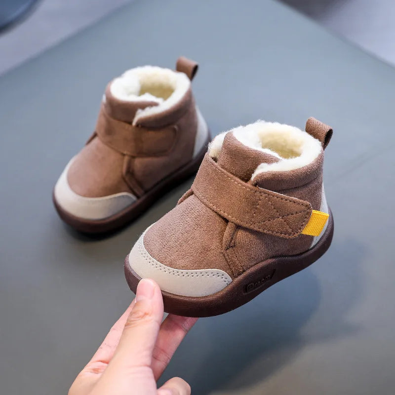 Gefütterte Winterstiefel für Kinder mit Klettverschluss – FrostPace (1+1 Gratis) – Winterzauber Edition