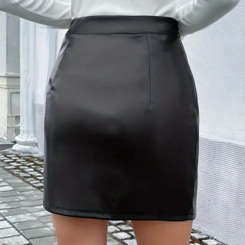 Schwarzer Lederrock Damen, knielang, elegant, modisch, Herbstmode, Streetstyle.