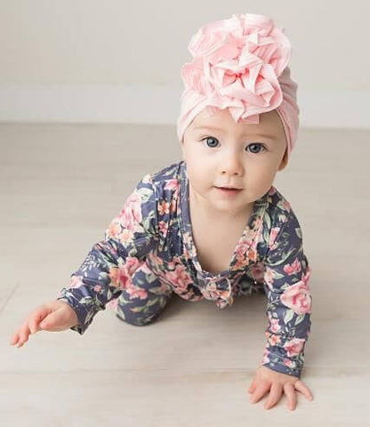 Weiche Baby-Turbanmütze mit Rüschendetail – Herbstzauber KuschelGlanz (1+1 Gratis)