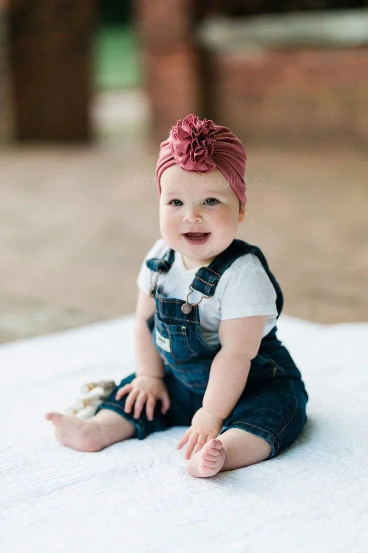 Weiche Baby-Turbanmütze mit Rüschendetail – Herbstzauber KuschelGlanz (1+1 Gratis)