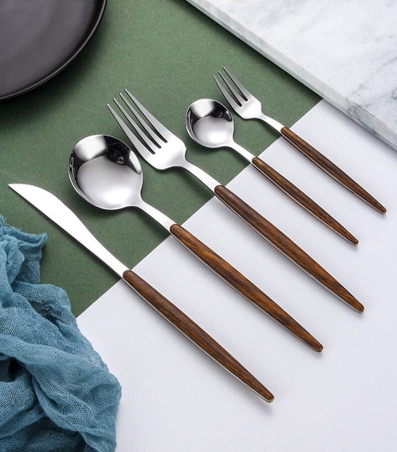 Edelstahl-Besteckset mit Holzgriff – WoodCraft