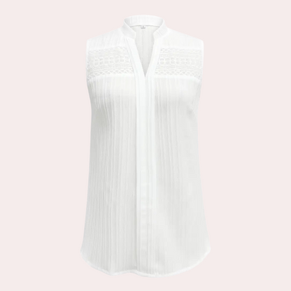 Ärmellose weiße Damenbluse mit Spitzenbesatz, elegant und luftig für Sommermode.