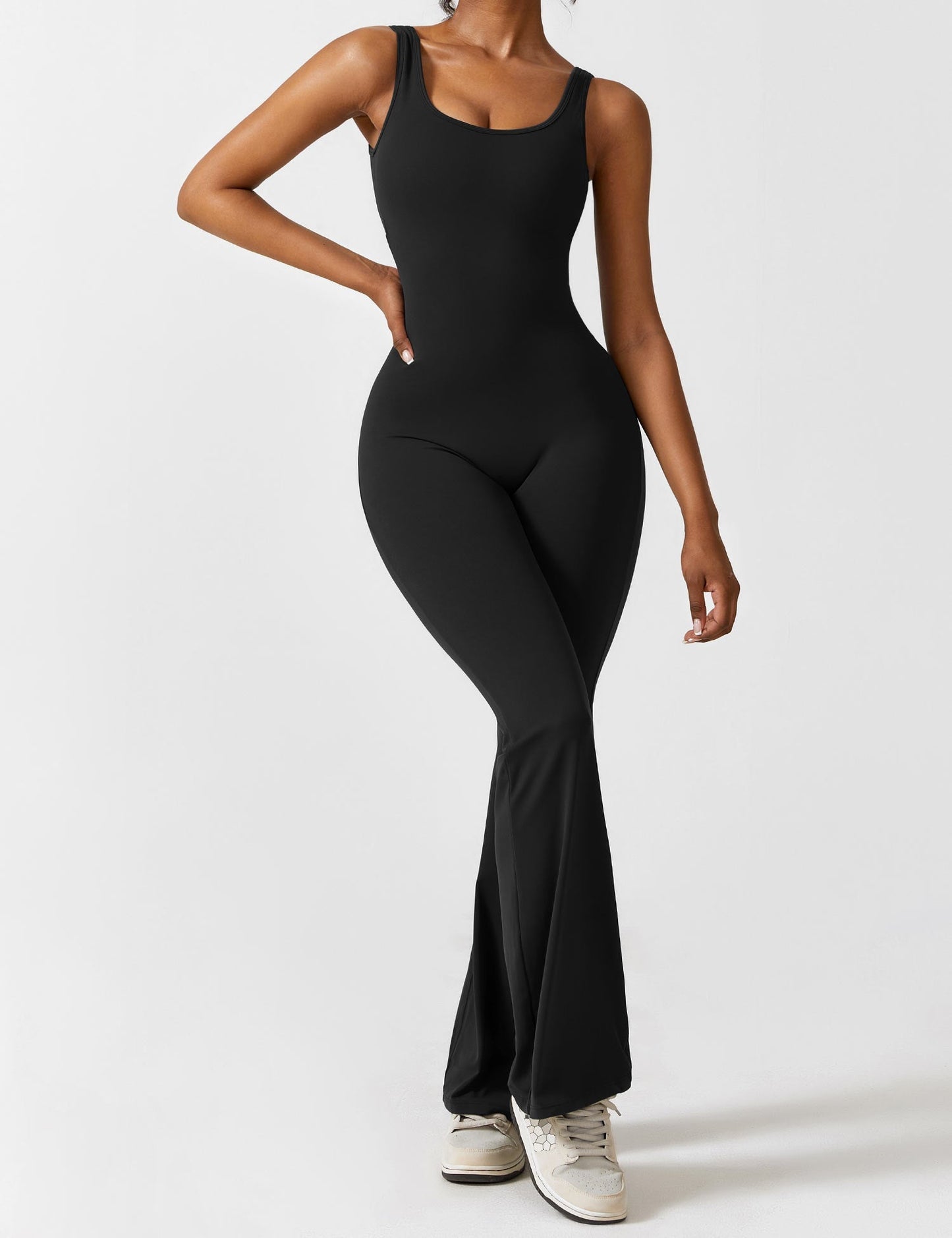 Rückenfreier Jumpsuit mit Schlaghose – Liv